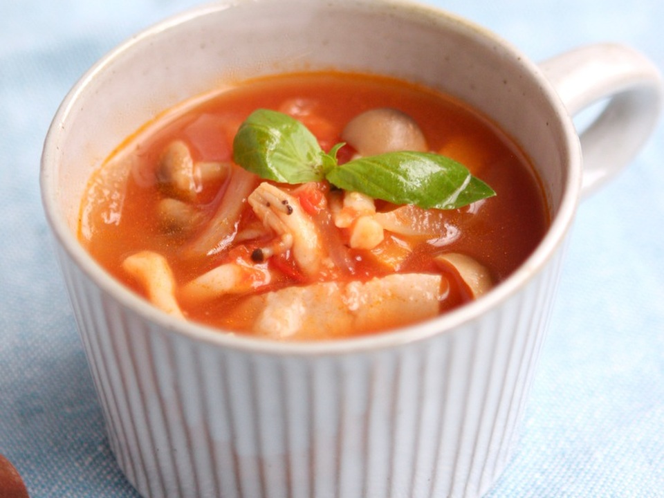 玉ねぎの甘みしっかりトマトスープ