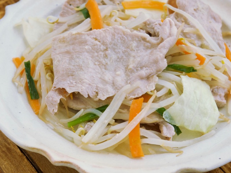 豚肉とカット野菜で中華風フライパン蒸し