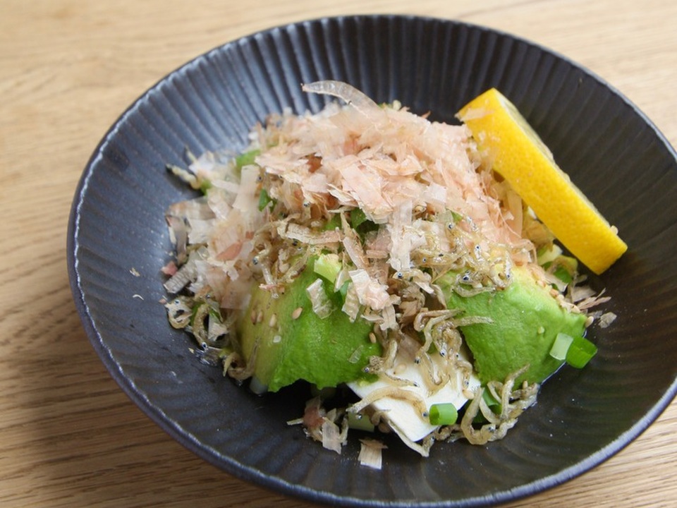 豆腐とアボカドのカリカリじゃこ奴