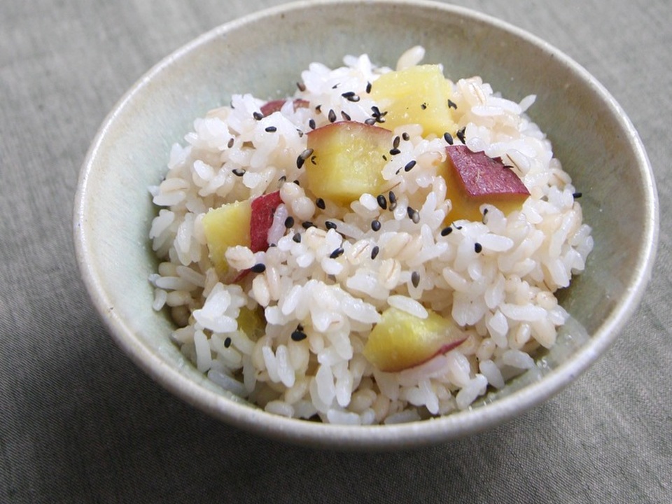 もち麦入り さつまいもご飯