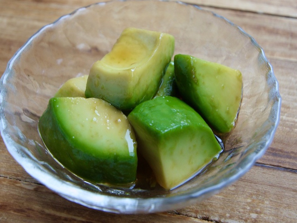 アボカドのしょうゆ漬け