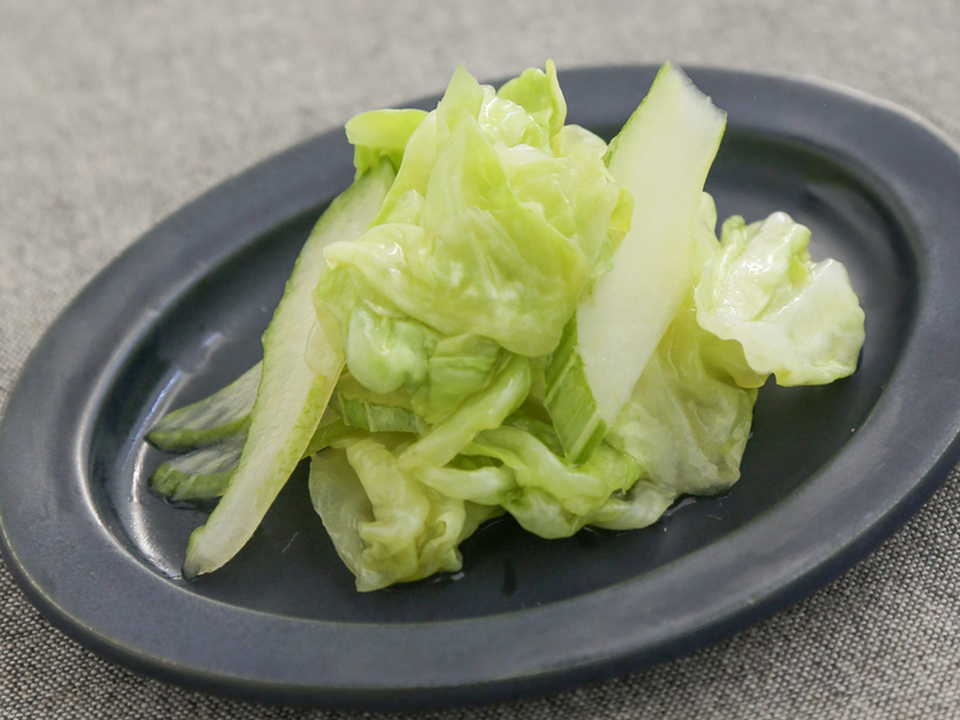 キャベツとセロリのサラダ