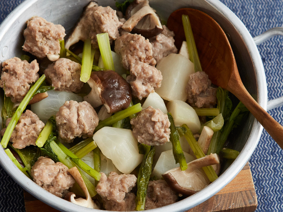 肉団子・かぶ・しいたけの蒸し鍋