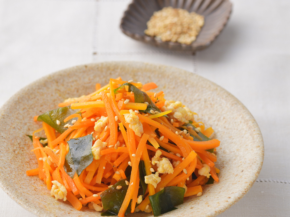 にんじんとわかめのおかずきんぴら