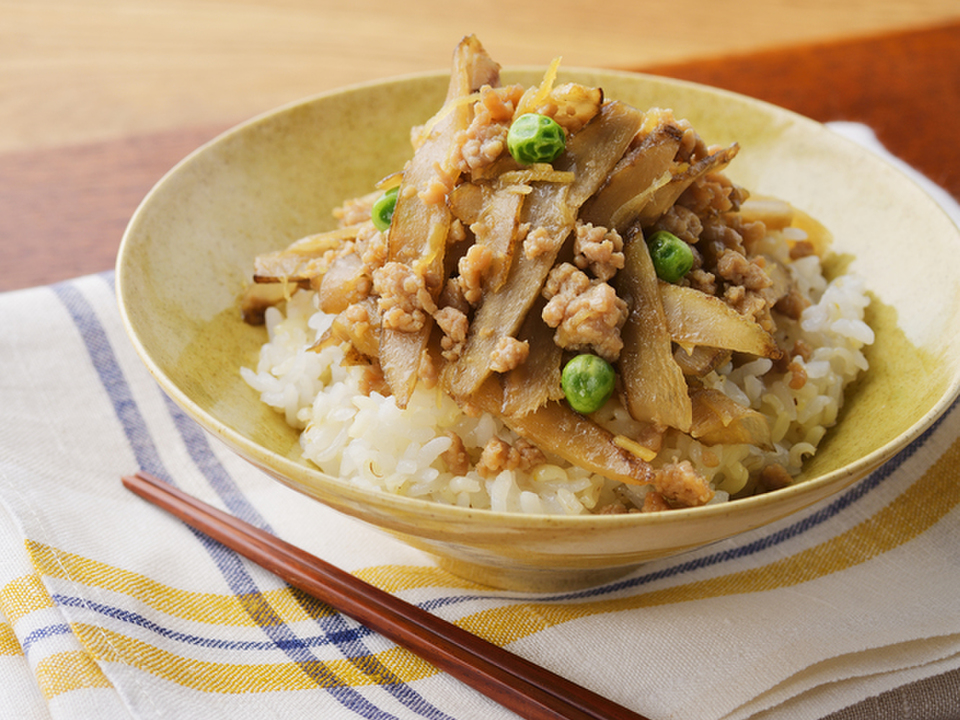 しょうが香る ごぼうの鶏そぼろ丼