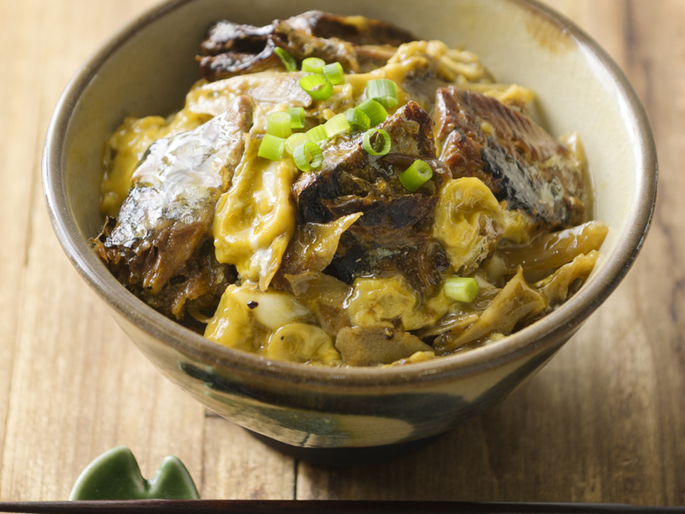 さんま蒲焼き缶で 柳川丼