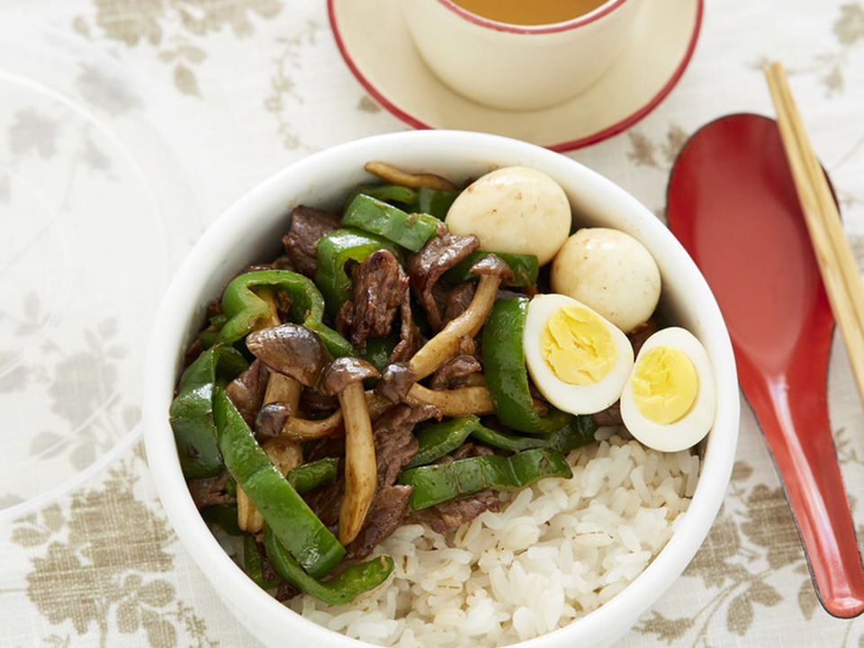 青椒肉絲のっけ弁当