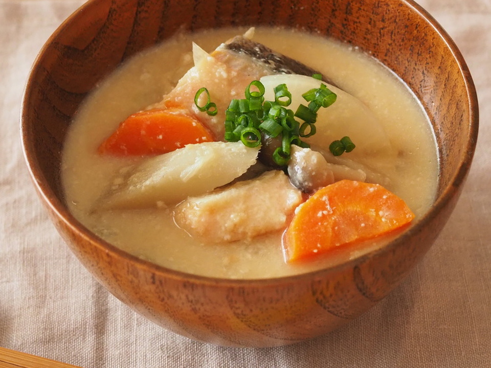 鮭と根菜の粕汁