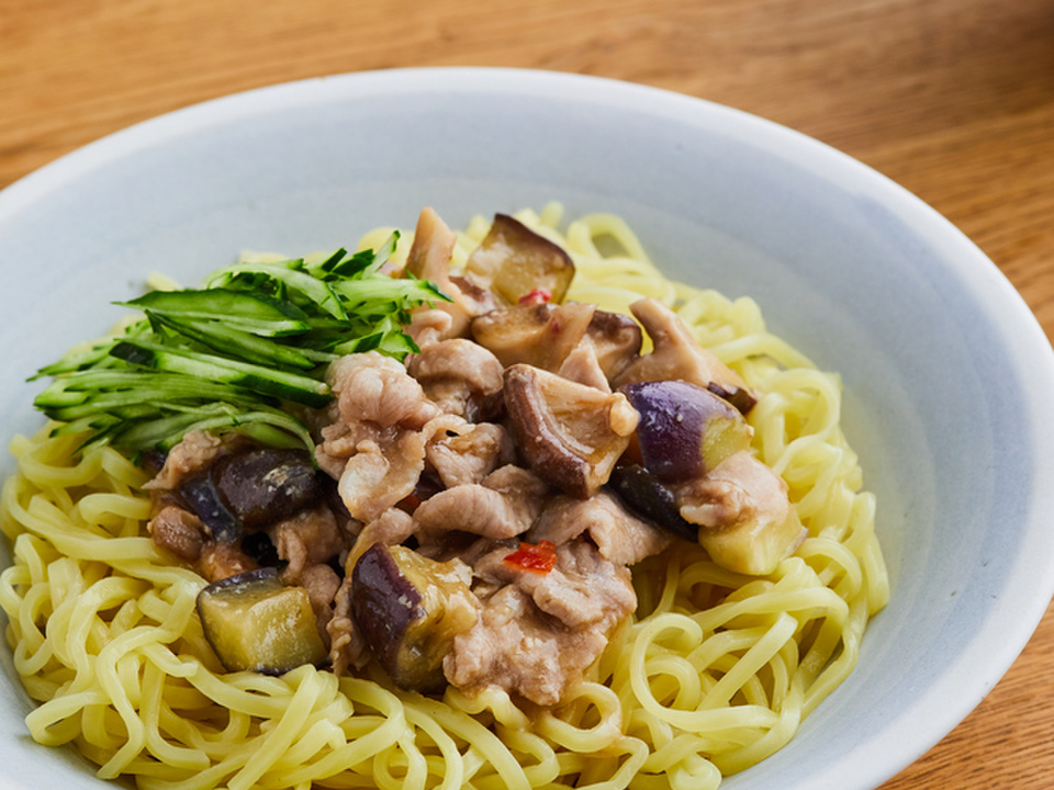 ごろごろ具材のジャージャー麺
