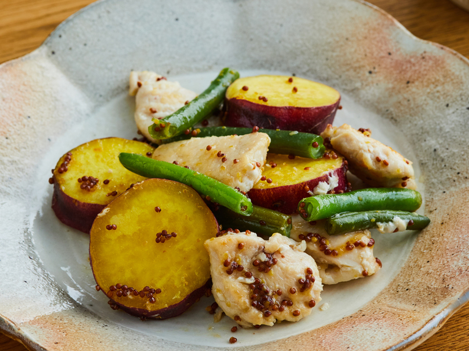 さつまいもと鶏むね肉のハニーマスタード炒め