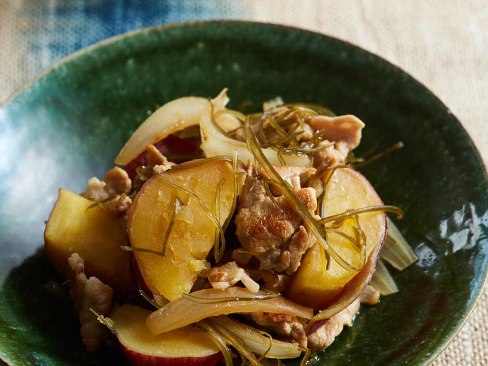 さつま芋と切り昆布、豚肉の炒め煮