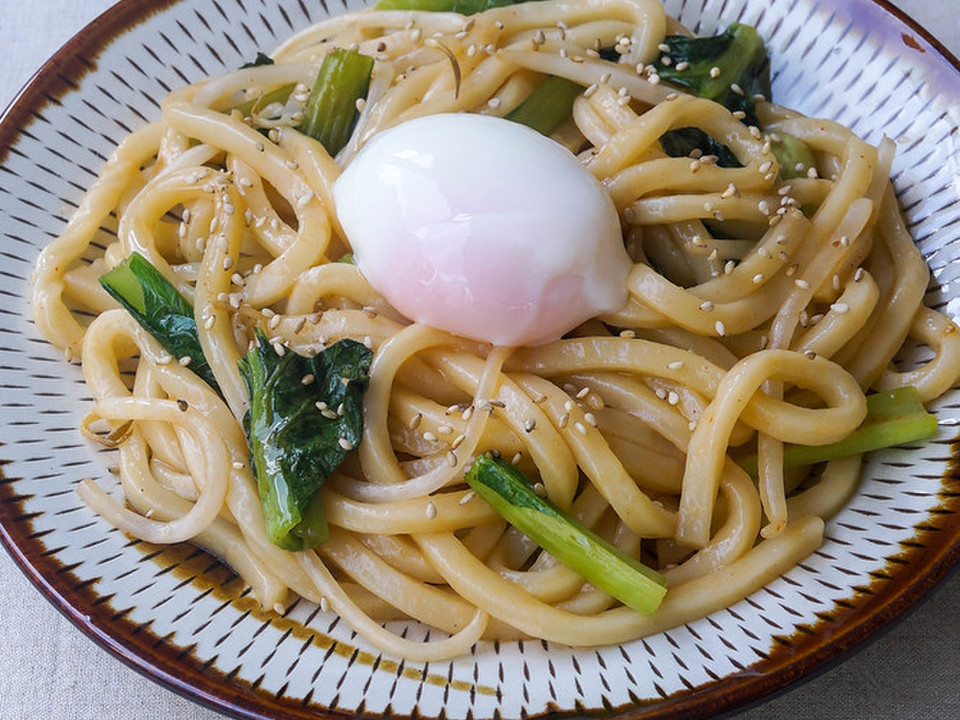 電子レンジで 小松菜ともやしのピリ辛うどん