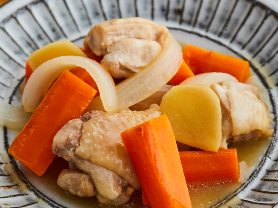 鶏肉と玉ねぎ、にんじんの酢しょうが蒸し