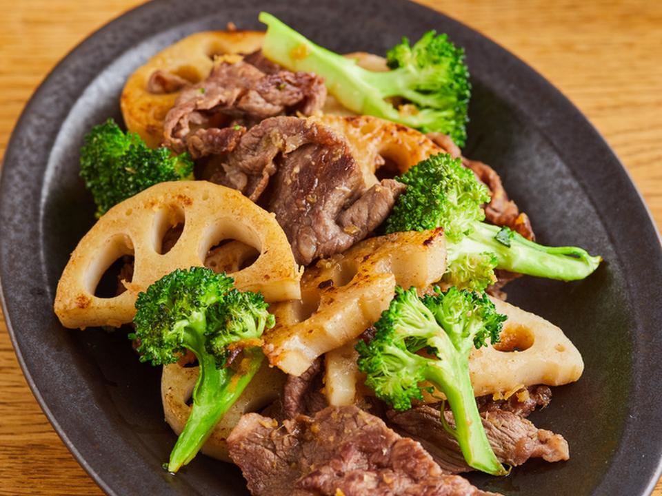 牛肉とれんこんのしょうが炒め