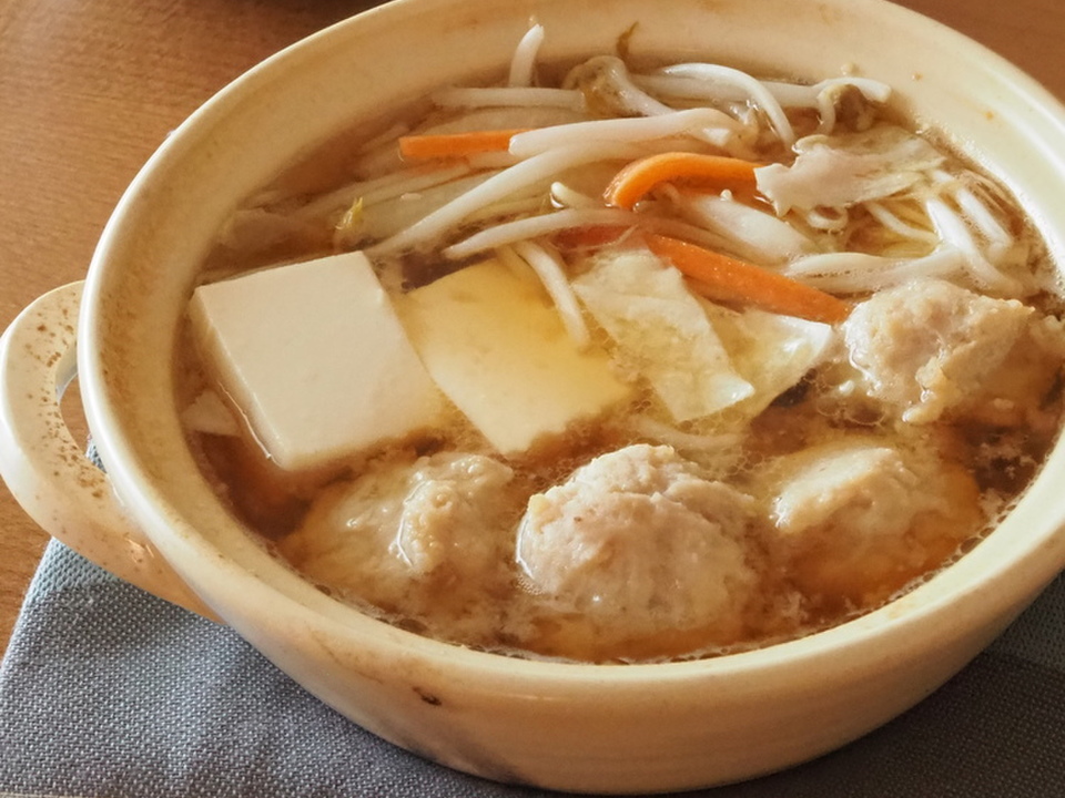 カット野菜と鶏団子の１人鍋 みそ仕立て