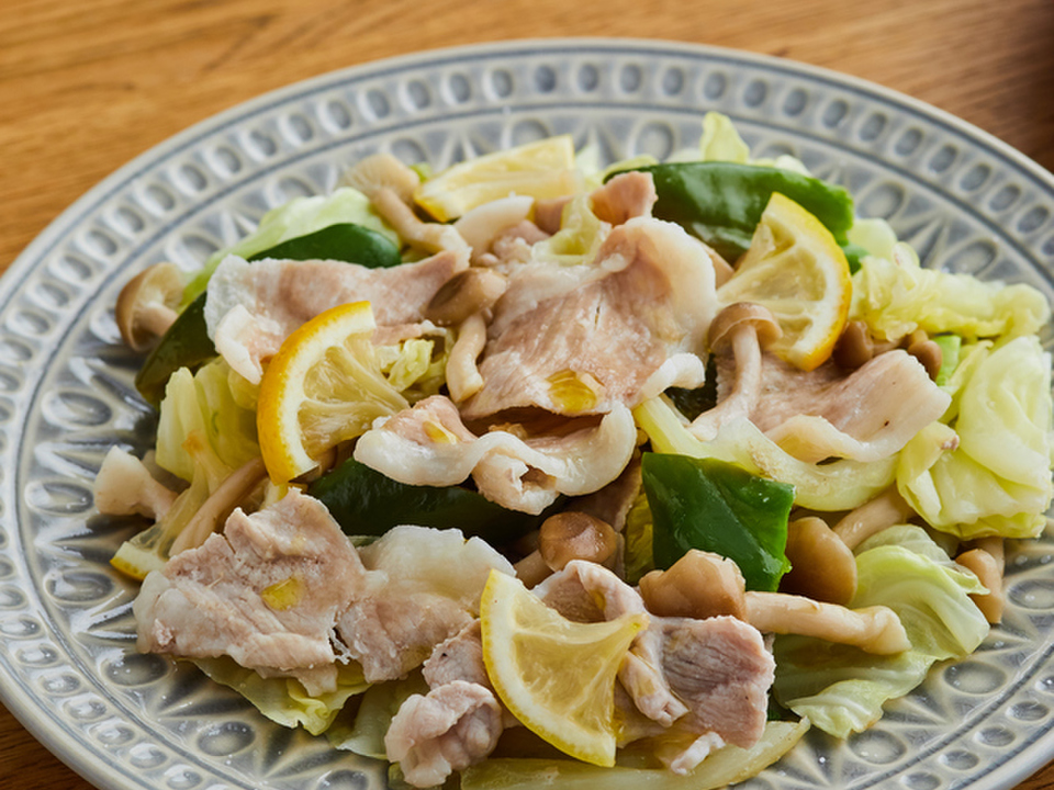 キャベツと豚肉のレモン蒸し