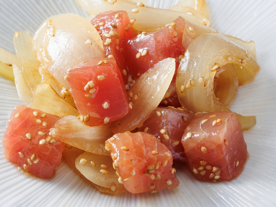 まぐろと玉ねぎの漬けあえ