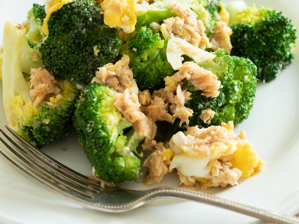 ブロッコリーとツナの卵炒め