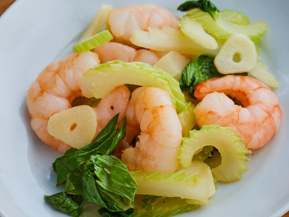えびとセロリの中華炒め