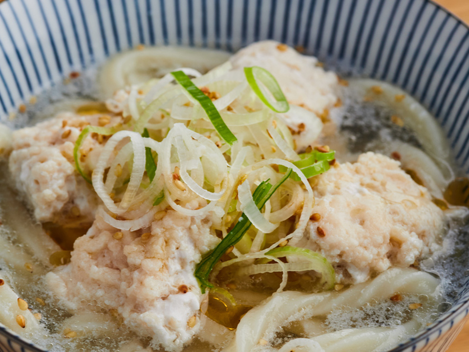 レンジで即席 鶏団子のねぎ塩うどん