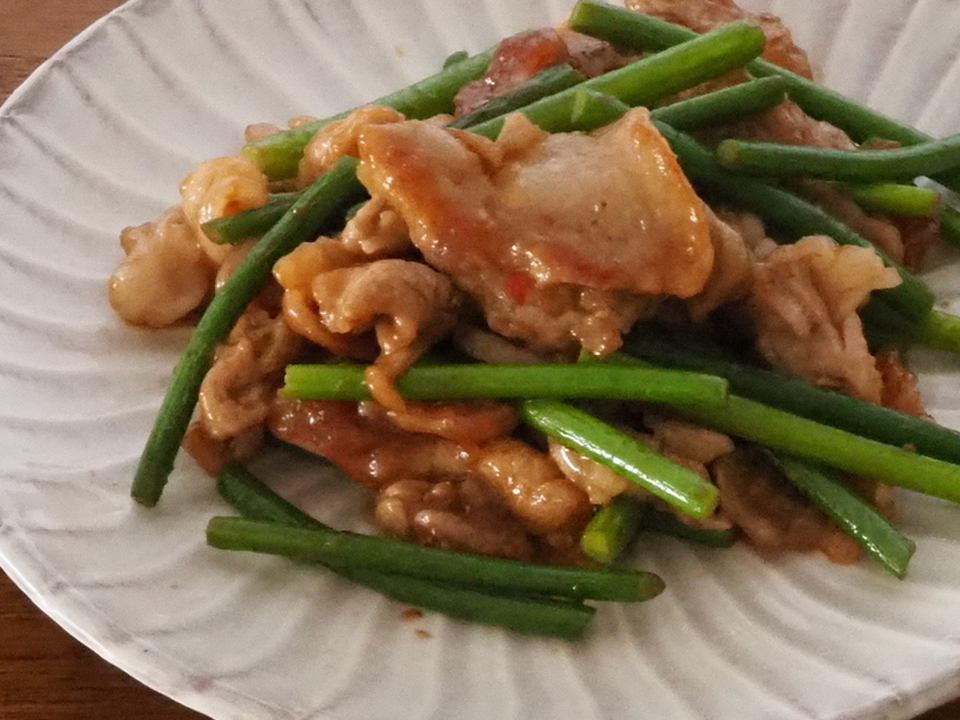 豚肉とにんにくの芽の炒めもの