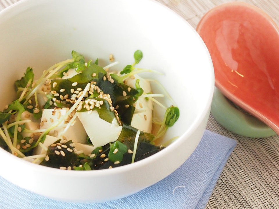 豆腐とワカメの簡単サラダ