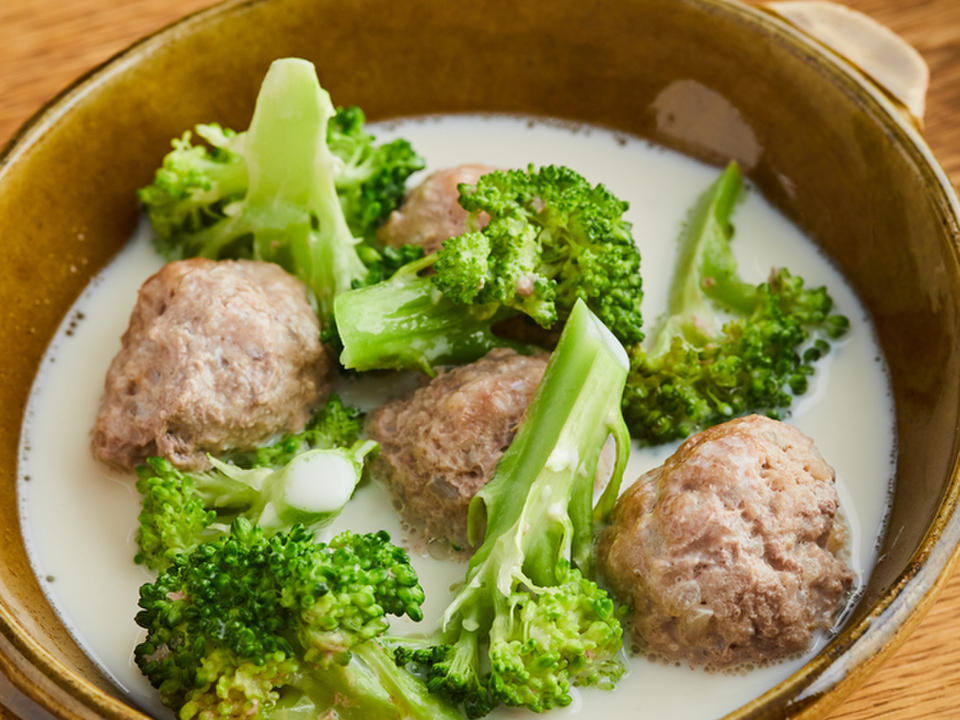 ショットブッラル（ミートボールのミルク煮）