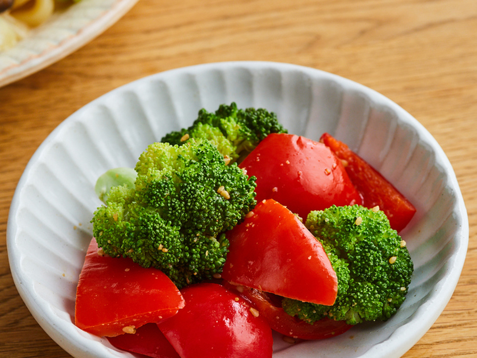 ブロッコリーとパプリカのごまあえ