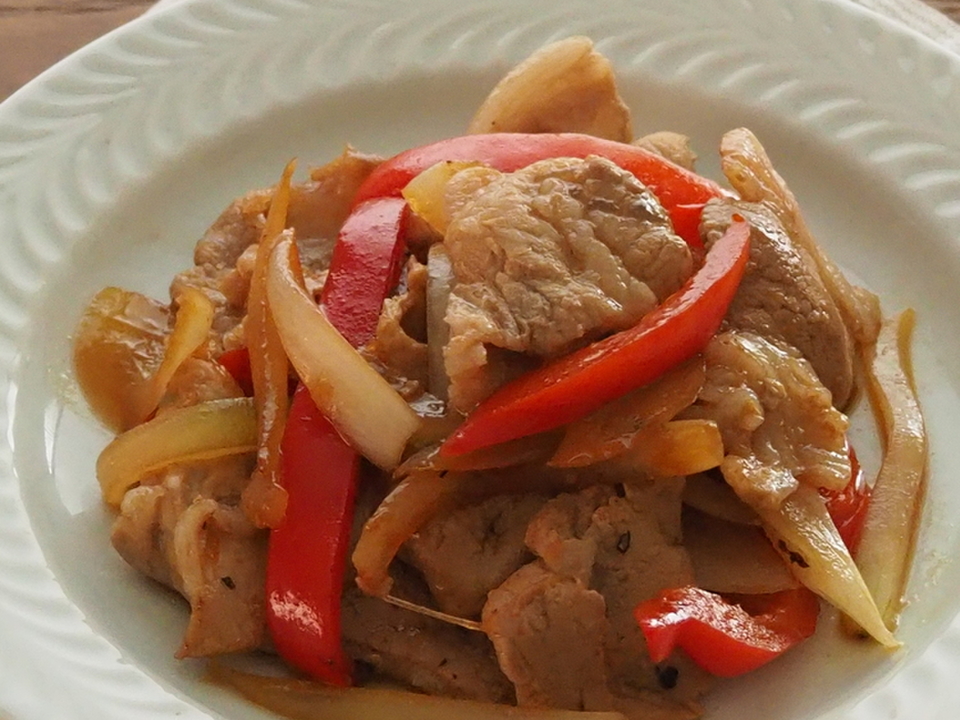 豚肉とパプリカのマーマレードしょうゆ炒め