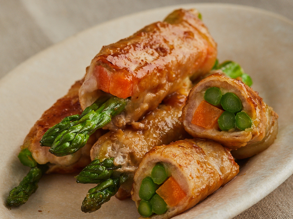 アスパラとにんじんのチーズ肉巻き