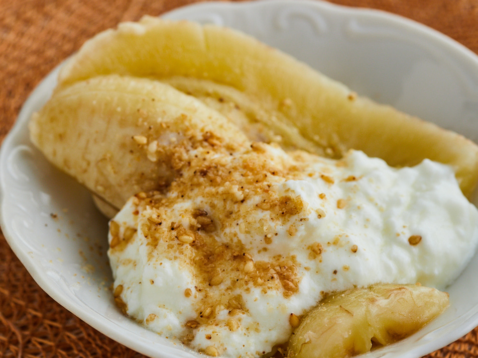 ホットバナナのごまヨーグルトがけ