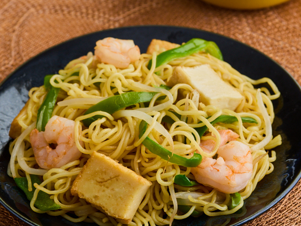 厚揚げとえびのエスニック風焼きそば