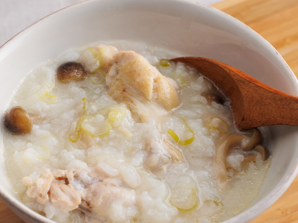 炊飯器で 鶏手羽元の中華粥（参鶏湯風）