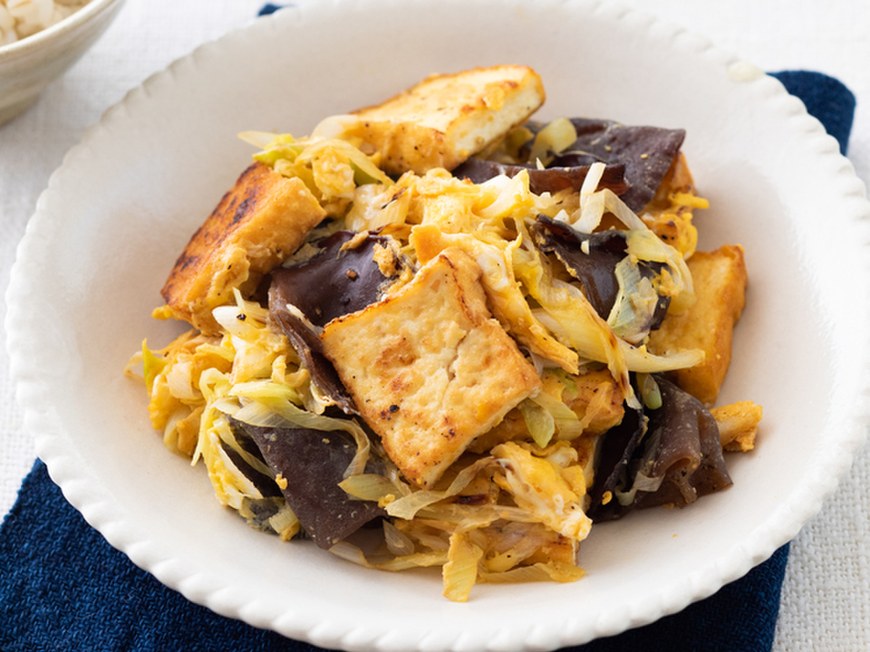 厚揚げときくらげのチャンプルー