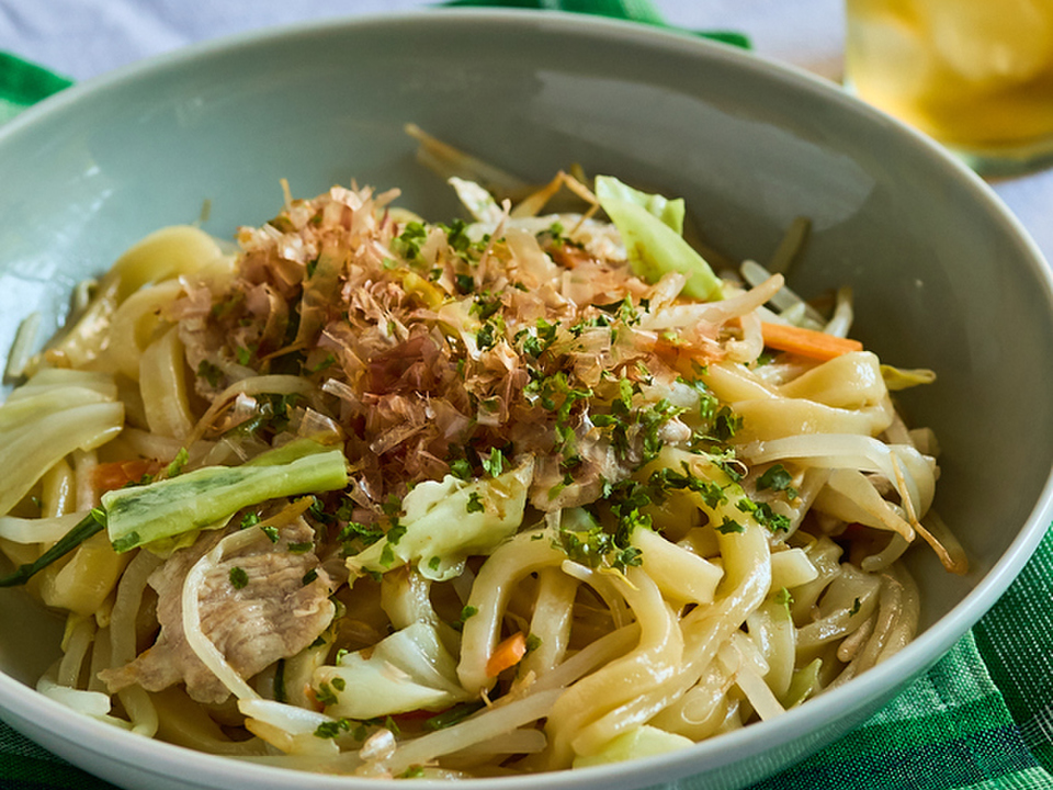 電子レンジで 焼きうどん