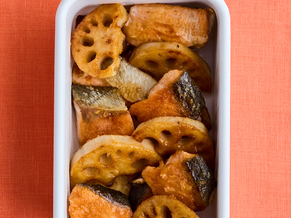 作り置きに 鮭とれんこんの照り焼き