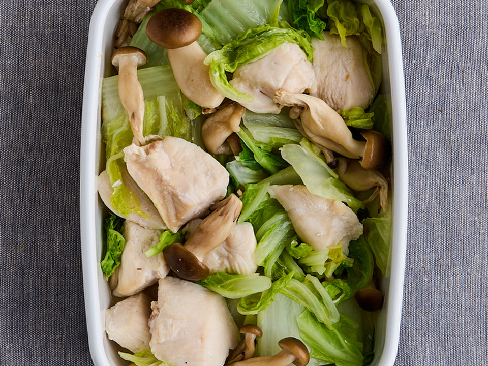 作り置きに 鶏むね肉と白菜の白だし煮