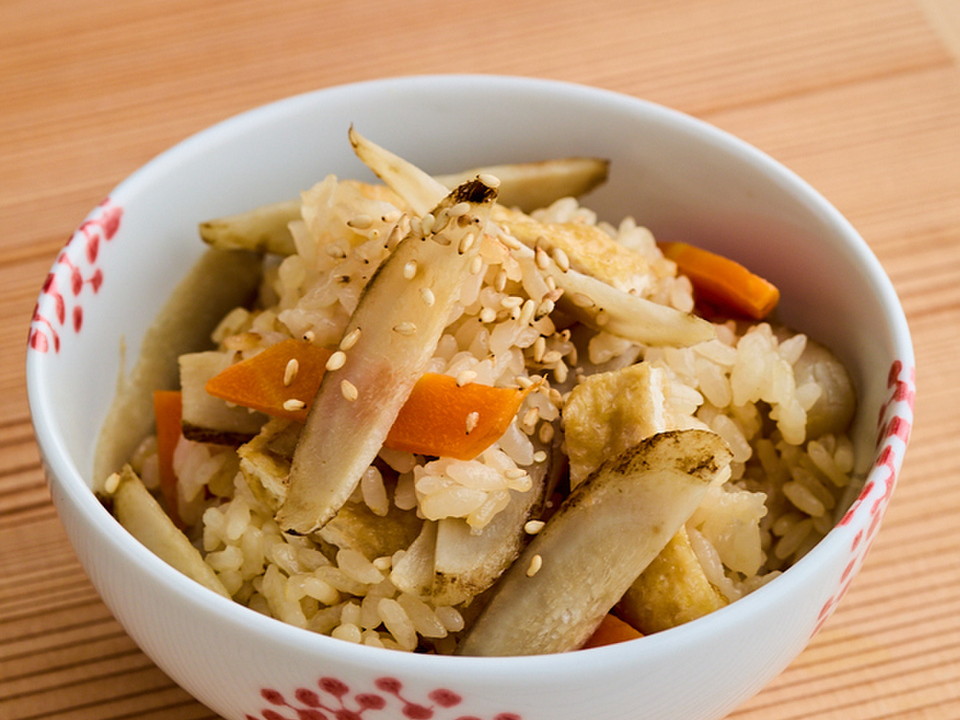ごぼうと油揚げの炊き込みご飯