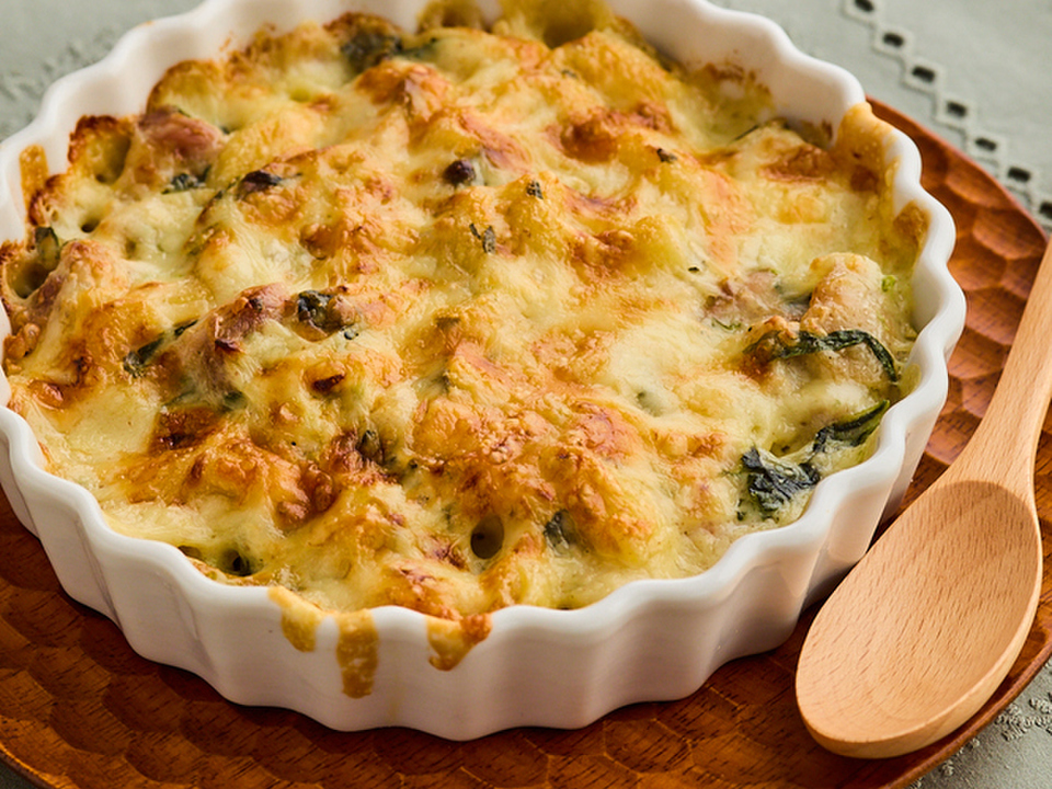 鶏肉とほうれん草のマカロニグラタン