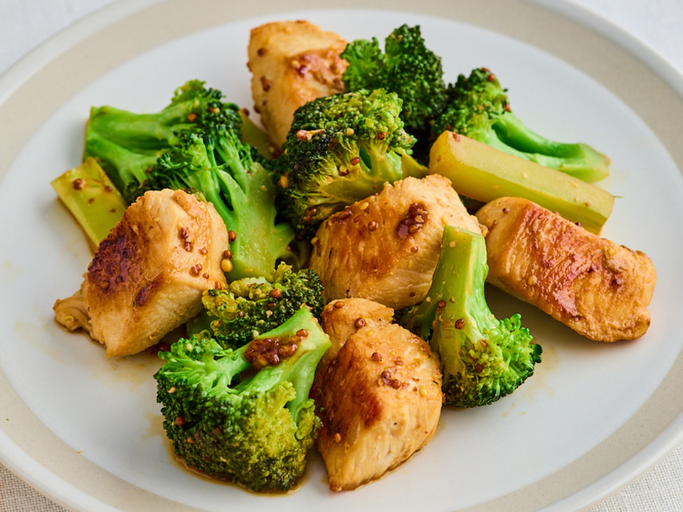 鶏むね肉とブロッコリーのハニーマスタード炒め