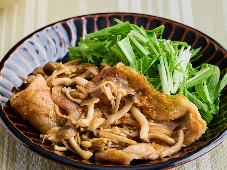 たっぷりきのこのしょうが焼き