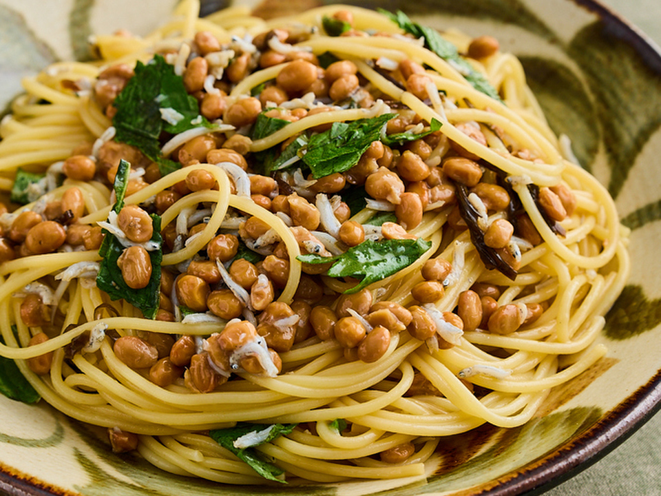 包丁いらず 納豆と青じそのパスタ