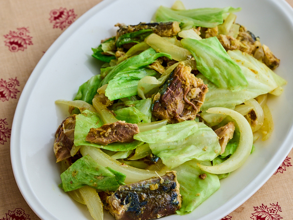 さばとキャベツのカレー炒め