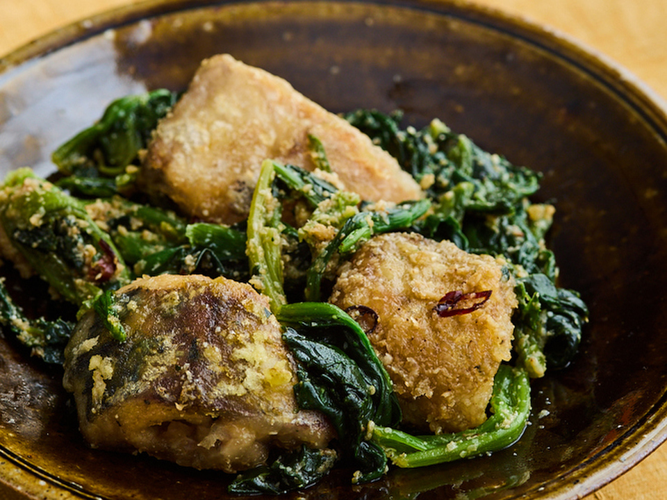 さば缶とほうれん草のごま炒め