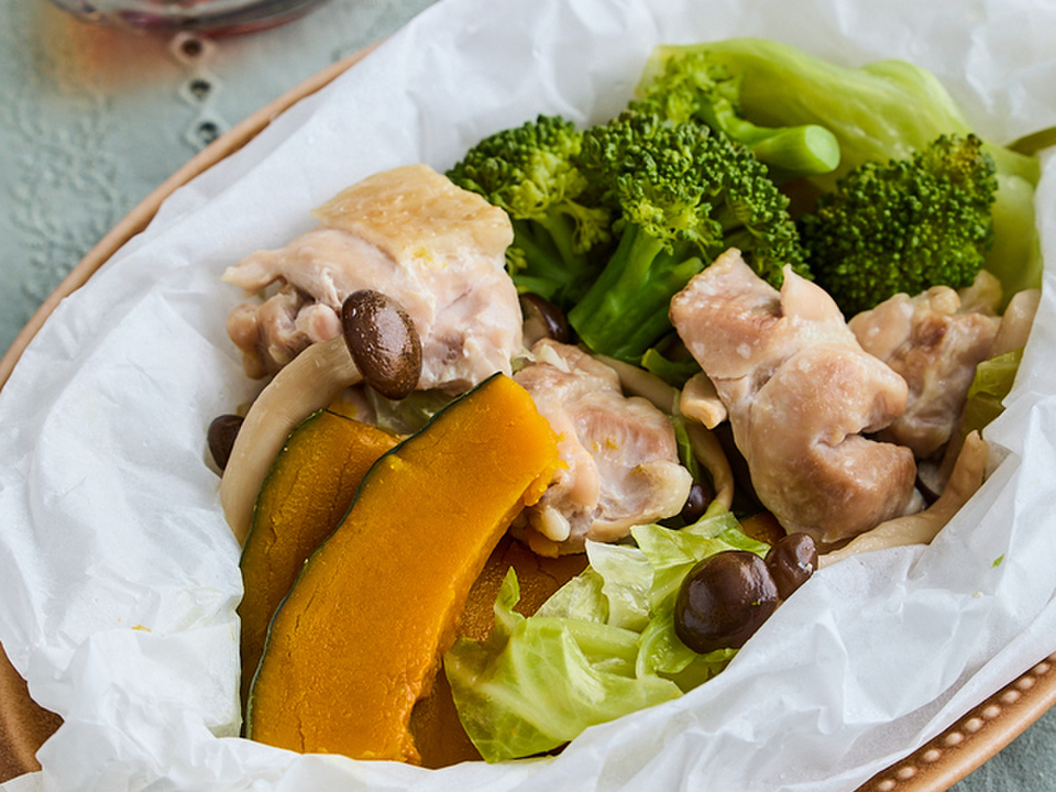 鶏肉と野菜の包み蒸し