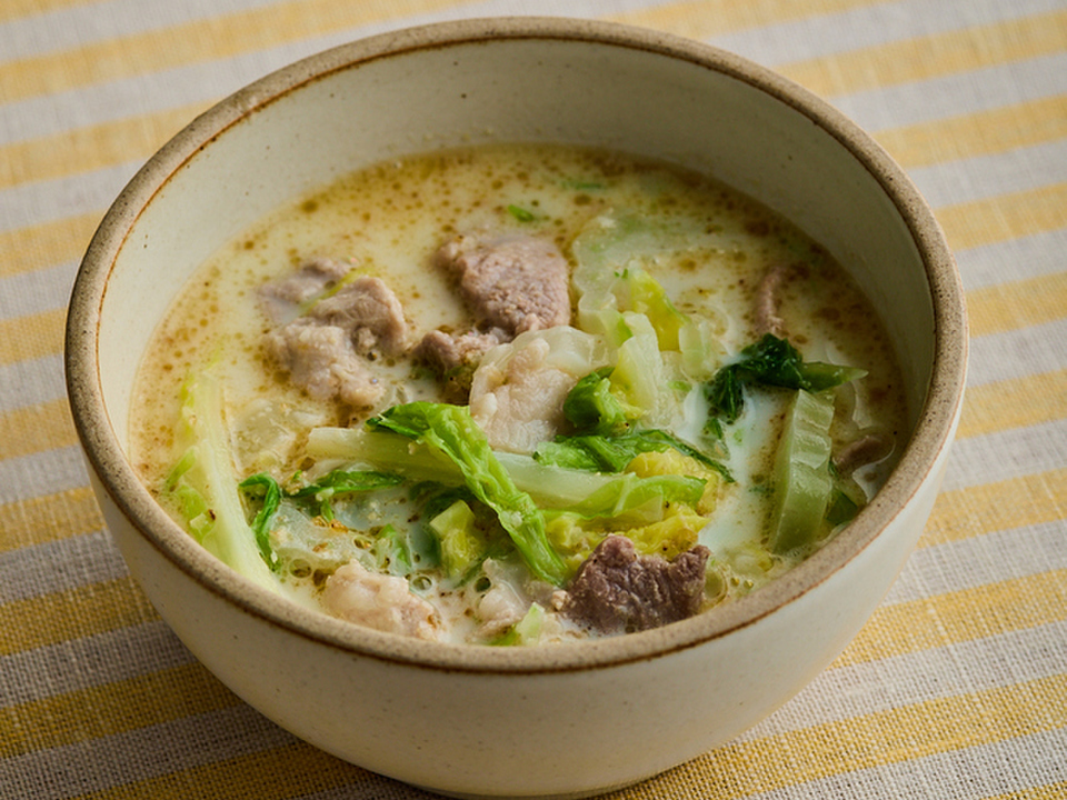 豚肉と白菜のごま豆乳スープ