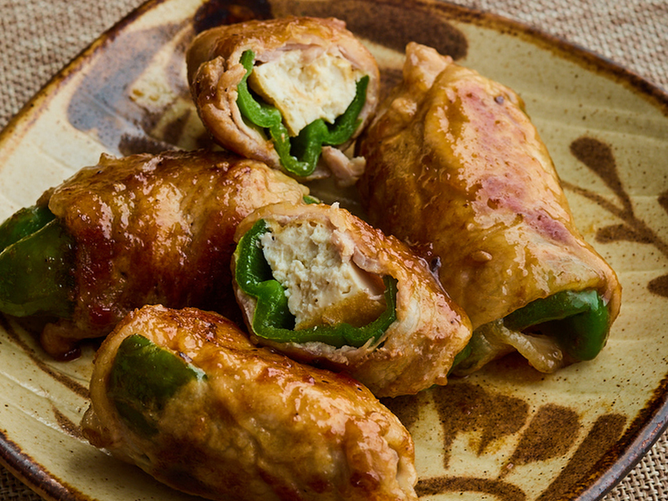 厚揚げとピーマンの肉巻き