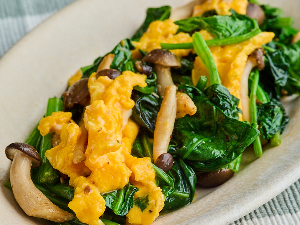 ほうれん草ときのこの卵炒め