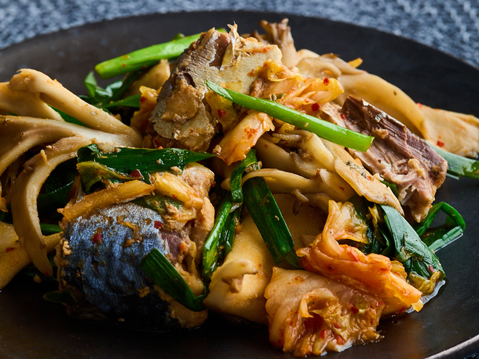 さば缶のキムチ炒め