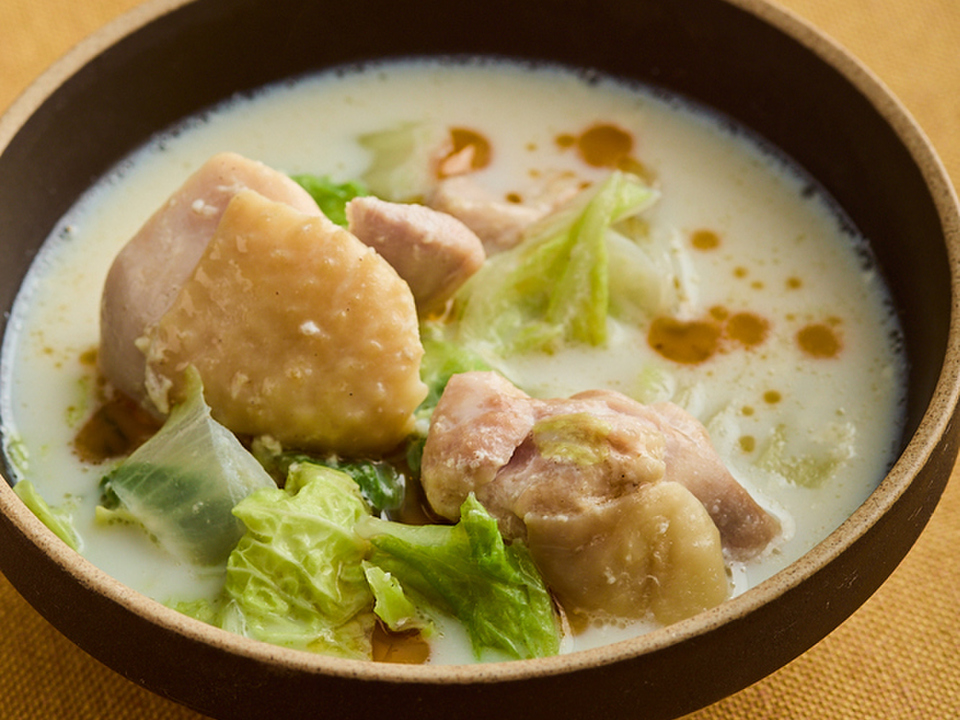 レンジで鶏肉と白菜の白湯風スープ